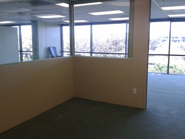 ONE OF A KIND, 2nd FLOOR, ALL WINDOWS AND WONDERFUL VIEW OF THE VALLEY